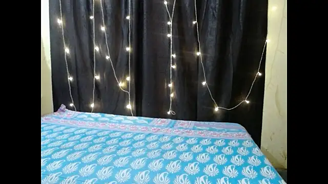 Snapshot of Vanya_7 chatting on 11-28-25, 11:13 Vanya 7 online show from 11-28-25, 11:13