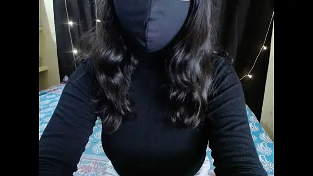 Snapshot of Vanya_7 chatting on 11-30-25, 11:36 Vanya 7 online show from 11-30-25, 11:36