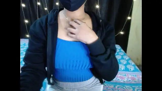 Snapshot of Vanya_7 chatting on 12-19-25, 09:49 Vanya 7 online show from 12-19-25, 09:49