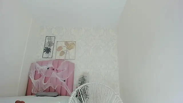 emy barnert online show from 10-12-25, 12:37