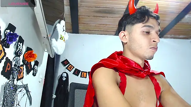 Angel latinboy online show from 10-31-25, 10:11