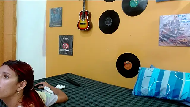 skinnyverus18 online show from 12-18-25, 07:09