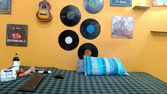 skinnyverus18 online show from 02-02-26, 06:39