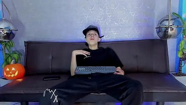 ArthurCox online show from 10-28-25, 05:37