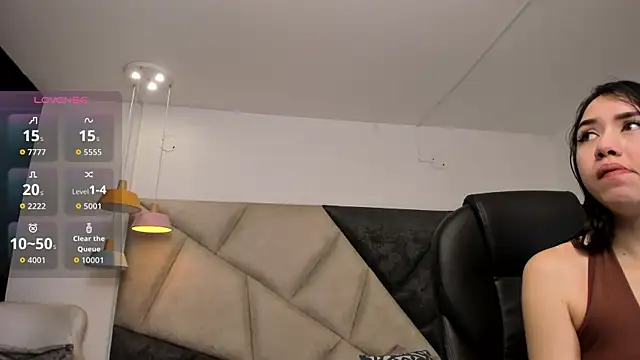 SaraWagner  online show from 11-24-25, 12:32