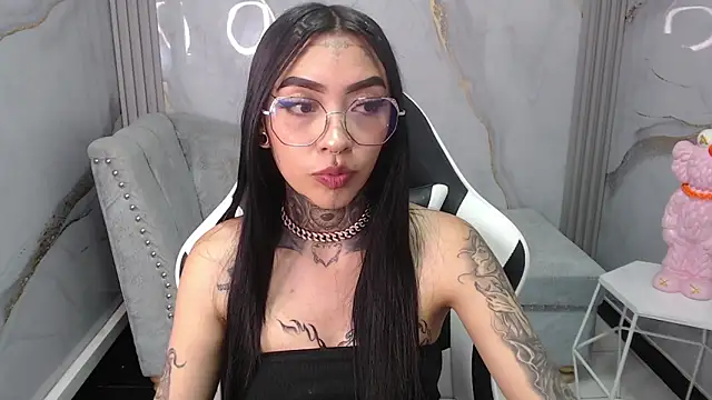 Snapshot of Ashley_Blum_v chatting on 10-10-25, 08:08 Ashley Blum v online show from 10-10-25, 08:08