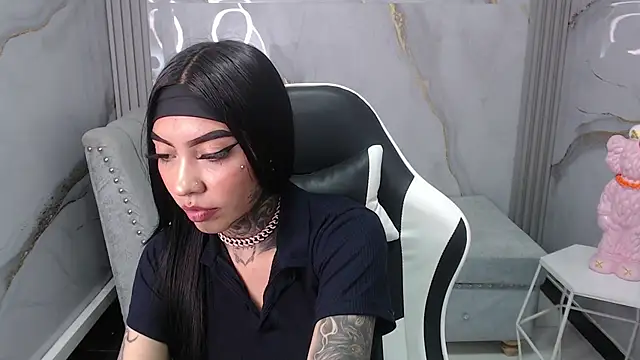 Snapshot of Ashley_Blum_v chatting on 10-11-25, 08:07 Ashley Blum v online show from 10-11-25, 08:07