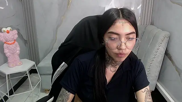 Snapshot of Ashley_Blum_v chatting on 10-25-25, 01:13 Ashley Blum v online show from 10-25-25, 01:13