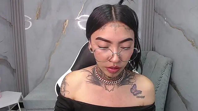 Snapshot of Ashley_Blum_v chatting on 10-29-25, 08:10 Ashley Blum v online show from 10-29-25, 08:10