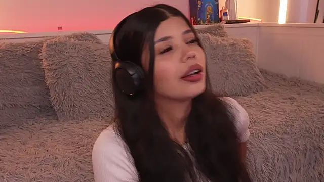 sophieee art online show from 01-15-26, 09:07