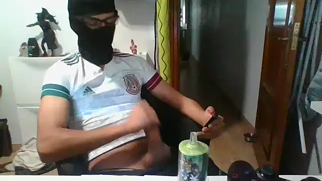 Snapshot of mexboy_13 chatting on 03-04-26, 12:11 mexboy 13 online show from 03-04-26, 12:11