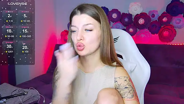 LindaBrilliant online show from 10-11-25, 02:48