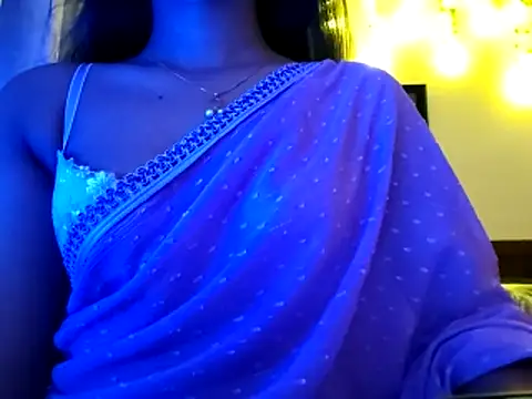 Snapshot of Maria--Strella chatting on 10-29-25, 06:09 Maria--Strella online show from 10-29-25, 06:09