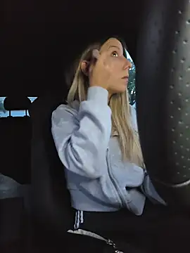 Snapshot of PetiteSecrets chatting on 11-14-25, 05:00 PetiteSecrets online show from 11-14-25, 05:00