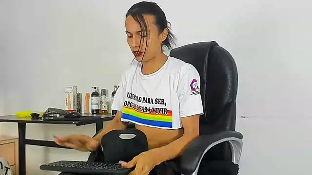 Snapshot of Aisha_hotts777 chatting on 10-20-25, 03:07 Aisha hotts777 online show from 10-20-25, 03:07