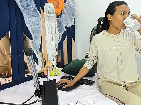 Snapshot of Aisha_hotts777 chatting on 10-30-25, 04:58 Aisha hotts777 online show from 10-30-25, 04:58