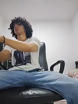 SoloRizo online show from 11-18-25, 02:28