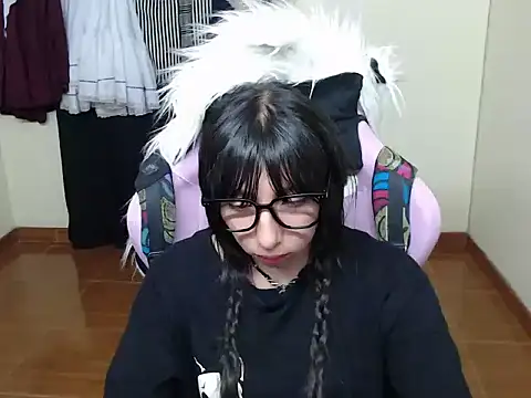 Snapshot of ScarlettShirahoshi chatting on 12-13-25, 11:10 ScarlettShirahoshi online show from 12-13-25, 11:10