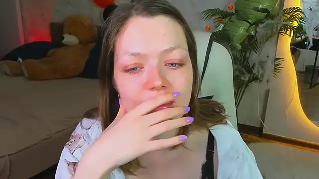 Lunar Lily online show from 11-02-25, 05:43