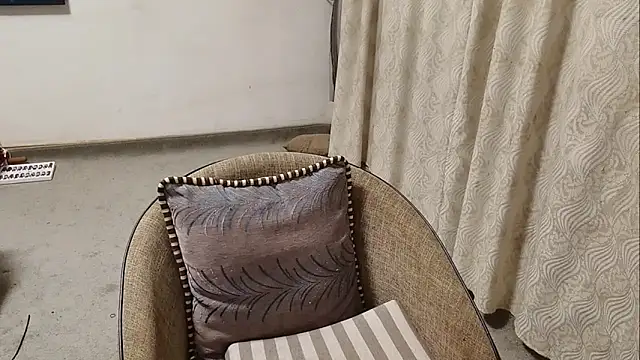 Snapshot of Shi_luo2025 chatting on 09-17-25, 03:46 Shi luo2025 online show from 09-17-25, 03:46