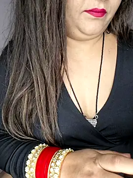 indian-hotmilfs online show from 12-04-25, 11:46