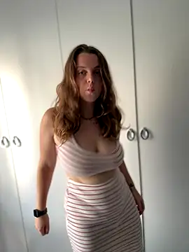 TenderLaGlamor online show from 10-12-25, 03:22