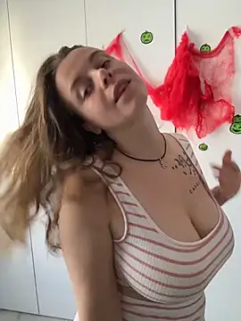 TenderLaGlamor online show from 10-30-25, 01:12