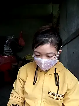 qychiu online show from 11-18-25, 01:22