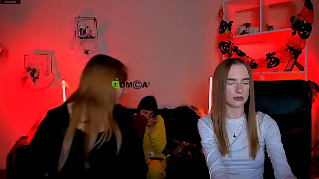 lizzie boom online show from 10-21-25, 07:25