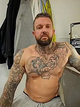 Snapshot of tattedmuscle1 chatting on 10-31-25, 06:42 tattedmuscle1 online show from 10-31-25, 06:42