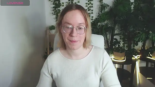 Amanda Butlerr online show from 12-19-25, 09:38