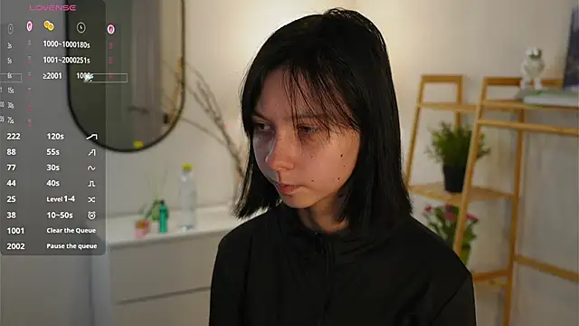 Snapshot of SuzanneHowse chatting on 11-08-25, 04:45 SuzanneHowse online show from 11-08-25, 04:45