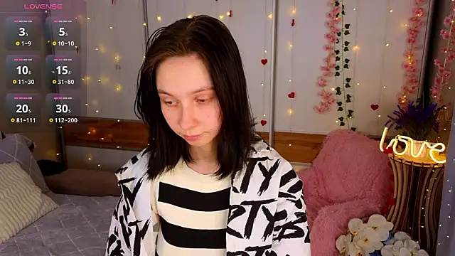 SuzanneHowse online show from 03-14-26, 04:45