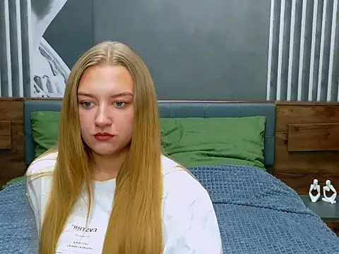 Snapshot of DarcyWilsy chatting on 10-14-25, 11:16 DarcyWilsy online show from 10-14-25, 11:16