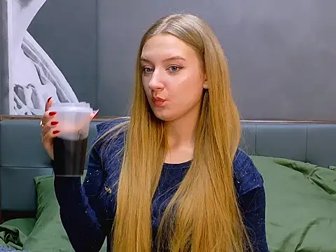 Snapshot of DarcyWilsy chatting on 10-21-25, 07:03 DarcyWilsy online show from 10-21-25, 07:03