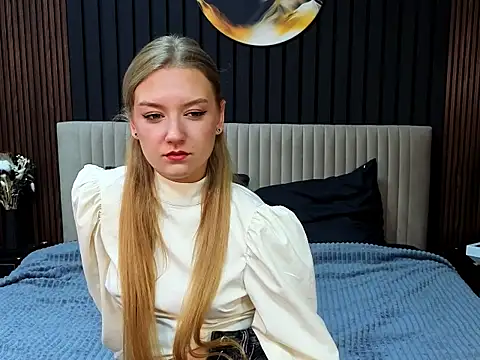 Snapshot of DarcyWilsy chatting on 11-04-25, 08:52 DarcyWilsy online show from 11-04-25, 08:52