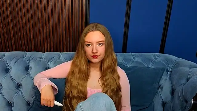 Snapshot of DarcyWilsy chatting on 11-19-25, 07:58 DarcyWilsy online show from 11-19-25, 07:58