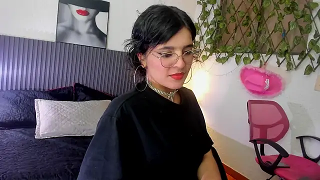 Saraah Dark online show from 09-29-25, 03:22