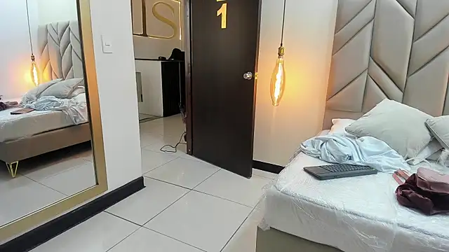 Snapshot of MelodyPons chatting on 11-11-25, 12:27 MelodyPons online show from 11-11-25, 12:27