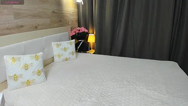 Babyy Lynaa online show from 10-08-25, 06:00