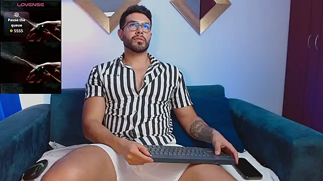 ZarekFox online show from 10-15-25, 07:25