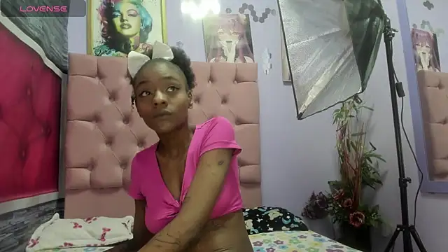 Snapshot of Shantall_ks chatting on 09-17-25, 03:30 Shantall ks online show from 09-17-25, 03:30