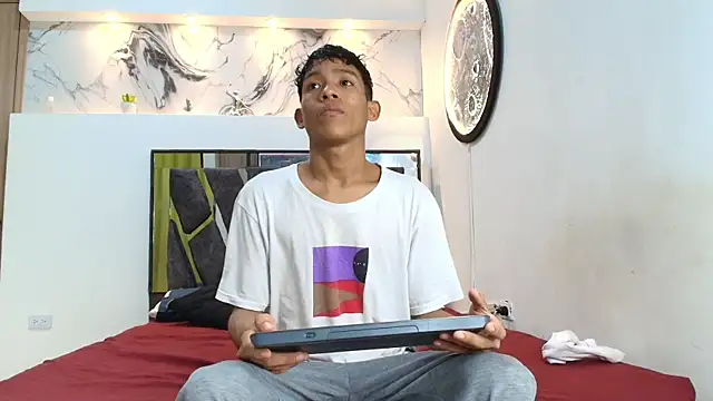 Snapshot of BEAUTY_BOYS1 chatting on 10-28-25, 07:12 BEAUTY BOYS1 online show from 10-28-25, 07:12