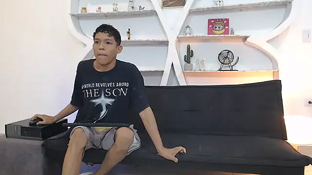 Snapshot of BEAUTY_BOYS1 chatting on 11-18-25, 07:13 BEAUTY BOYS1 online show from 11-18-25, 07:13