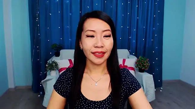 LiaPak online show from 10-20-25, 01:06