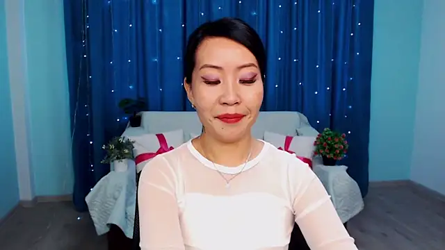 LiaPak online show from 10-21-25, 01:06