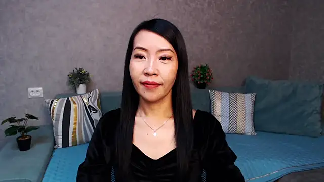 LiaPak online show from 11-19-25, 01:05