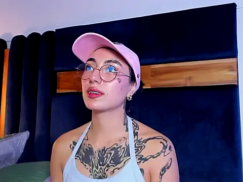 Snapshot of cami_zapata chatting on 10-19-25, 09:48 cami zapata online show from 10-19-25, 09:48