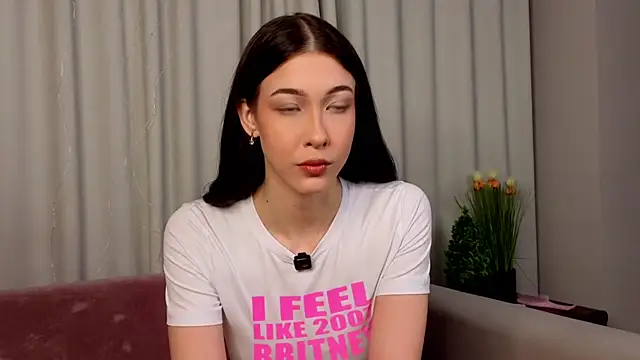 Snapshot of EviaRabasca chatting on 02-26-26, 11:42 EviaRabasca online show from 02-26-26, 11:42