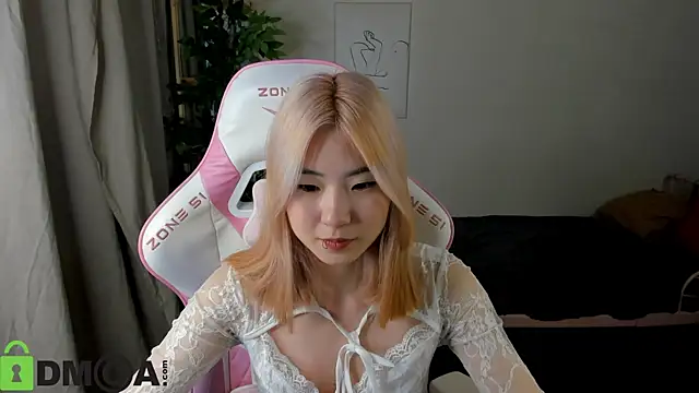 Snapshot of Aisi_18 chatting on 10-22-25, 06:46 Aisi 18 online show from 10-22-25, 06:46